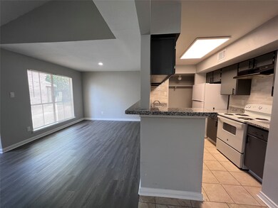 7200 T C Jester Blvd unit 25, Houston, TX 77088 - photo 4