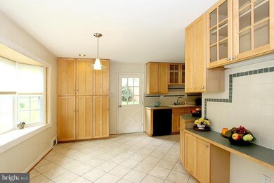 4518 Bestor Dr, Rockville, MD 20853 - photo 4