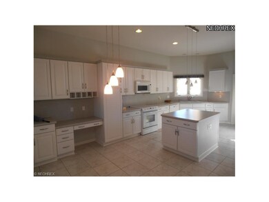 Large eat in Kitchen with Center Island, Desk Stat