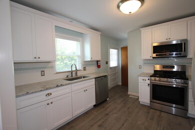 310 robbins - 7