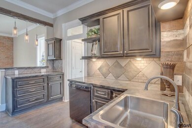 Beautiful Details in Kitchen