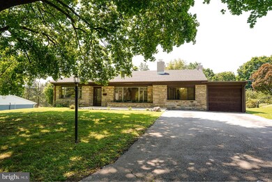 207 Brookthorpe Cir, Broomall, PA 19008 - photo 2