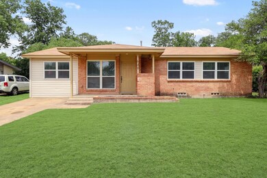 640 Pine St, Hurst, TX 76053 - photo 2