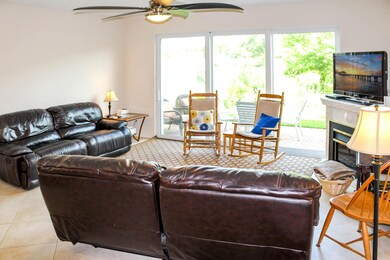 664 SW Glen Crest Way Upgraded Kitchen