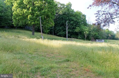 13560 Cross Creek Dr, Clear Spring, MD 21722 - photo 2