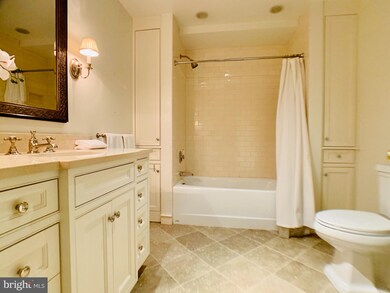 9400 Eagle Ridge Dr, Bethesda, MD 20817 - photo 4