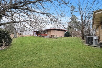 1019 S Main St, Wheaton, IL 60189 - photo 4