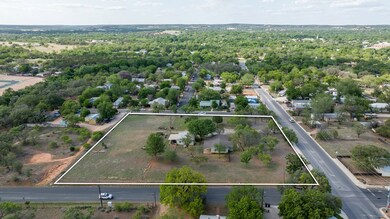 528 S Milam St, Fredericksburg, TX 78624 - photo 6