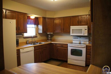 12352 Q Rd, Hoyt, KS 66440 - photo 2