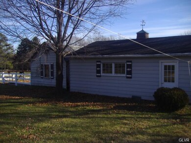 1204 Blue Valley Dr, Pen Argyl, PA 18072 - photo 3