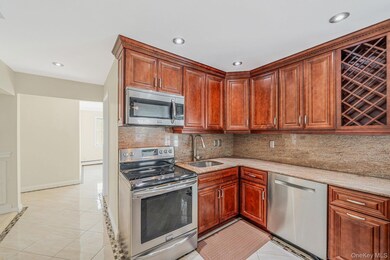 37 Chickadee Ln, Levittown, NY 11756 - photo 5