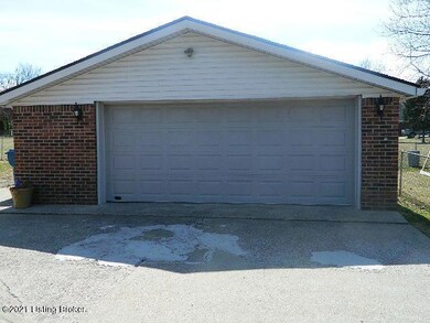 8706 Michael Ray Dr, Louisville, KY 40219 - photo 6