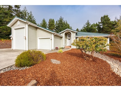 2184 13th St, Florence, OR 97439 - photo 3