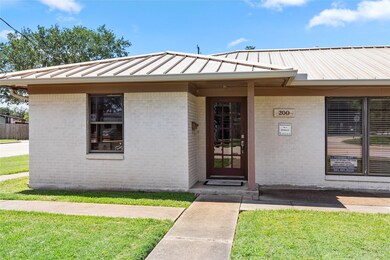 200 Baker Dr, Tomball, TX 77375 - photo 4