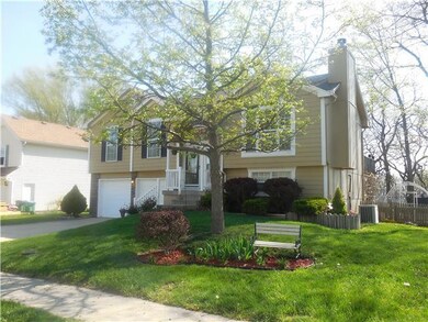 613 N Crest Dr, Raymore, MO 64083 - photo 3