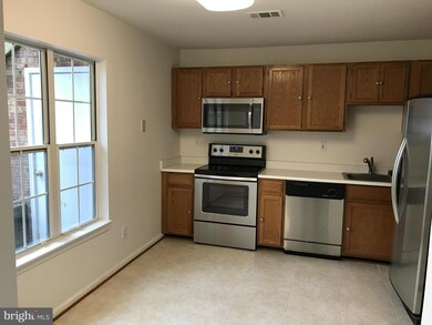 16264 Taconic Cir unit 106F, Dumfries, VA 22025 - photo 3