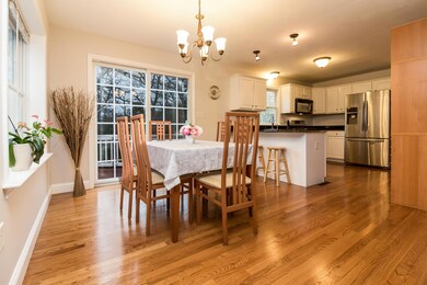 009-Dining_Room-3946995-medium