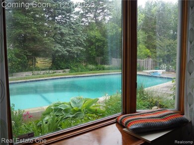 5837 Folkstone Dr, Troy, MI 48085 - photo 4