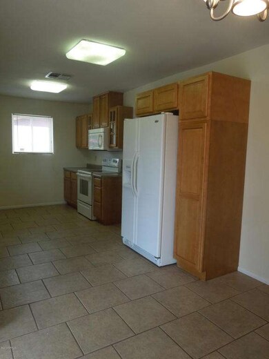 Apache Villa - 1443 S Delaware (2)