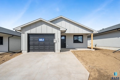 1608 N Tina Dr, Sioux Falls, SD 57110 - photo 3