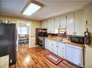 Charming Kitchen with plenty of space for the whol