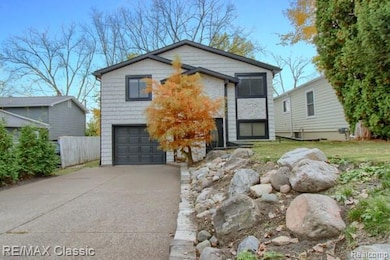 2149 Sunnycrest Dr, West Bloomfield, MI 48323 - photo 2