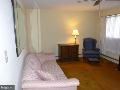 821 Bobwhite Ln, Secane, PA 19018 - photo 7