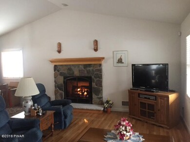 804 Wren Ct, Hawley, PA 18428 - photo 2