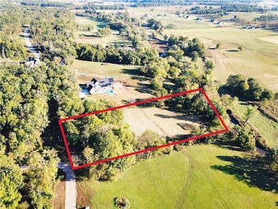 The red border is not exact and just for an approximate idea of the land boundaries. You can see the entrance to the land is on the corner of Barley Street.