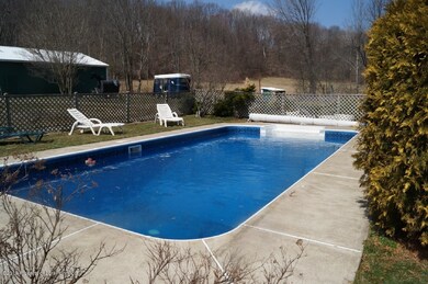 263 Evergreen Dr, Falls, PA 18615 - photo 7