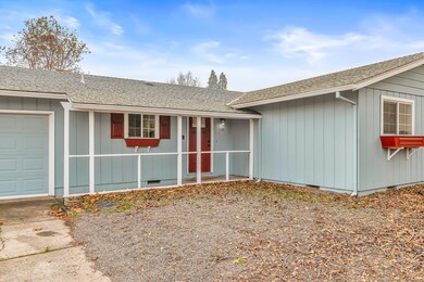 1131 Vista Dr, Central Point, OR 97502 - photo 2