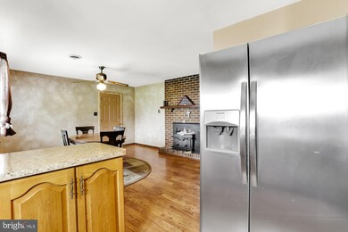 1591 Lee St, Chambersburg, PA 17201 - photo 4