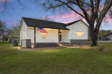 1611 N McDonald Ave, Decatur, TX 76234 - photo 2