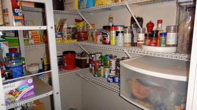 WalkingPantry2