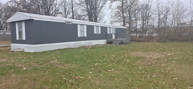 1425 N Harrison St, Hartford City, IN 47348 - photo 2