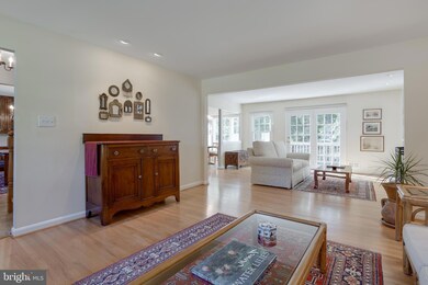 8819 Queen Elizabeth Blvd, Annandale, VA 22003 - photo 7