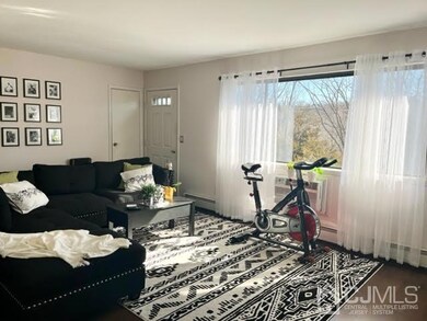 616 Cricket Ln, Woodbridge, NJ 07095 - photo 2