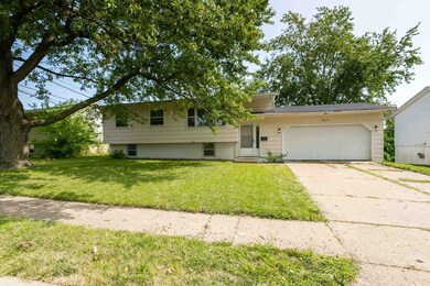 5017 N Harrison St, Davenport, IA 52806 - photo 2