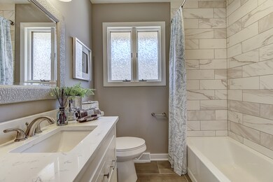 473 N Highview Ave, Elmhurst, IL 60126 - photo 4