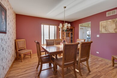 1843 Cambridge Dr, Carpentersville, IL 60110 - photo 4