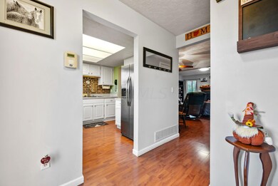 Foyer Leading to Kitchen or Living Room