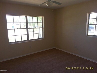 3rd bedroom w/ ceiling fan