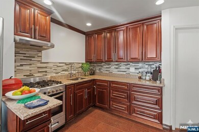 436 Undercliff Ave unit 1, Edgewater, NJ 07020 - photo 3