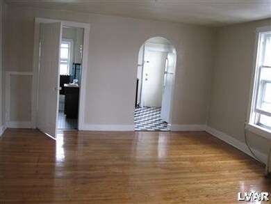 346 N 15th St unit 3, Allentown, PA 18102 - photo 2