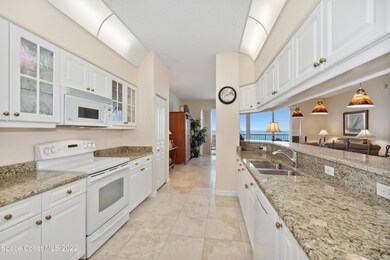 04_2065NHighwayA1A_177001_Kitchen_HiRes