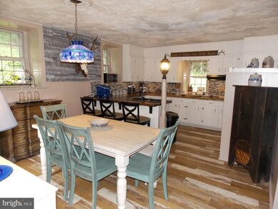 310 Spring Valley Rd, Reading, PA 19605 - photo 2