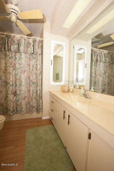 1149 Waterway - Guest Bathroom