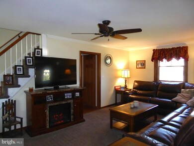 383 W Vine St, Hatfield, PA 19440 - photo 2