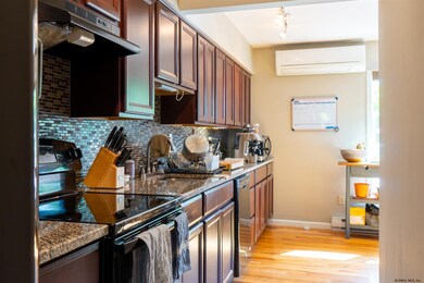 200 Jefferson St, Albany, NY 12210 - photo 7