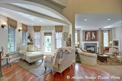 Seating area or breakfast nook